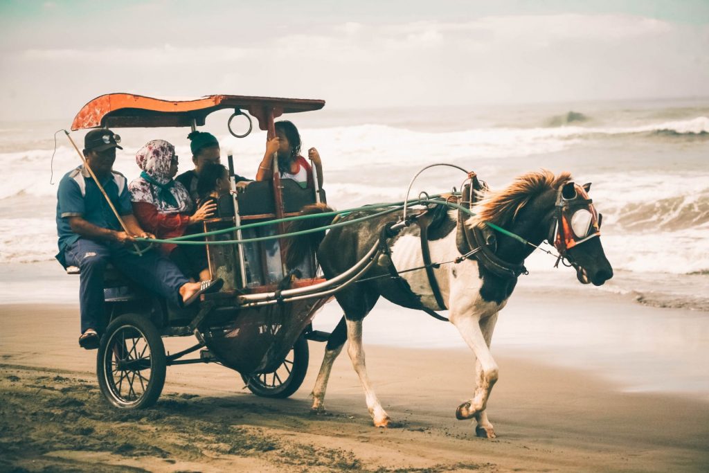 Ini 4 Pantai Eksotis Dengan Pasir Hitam