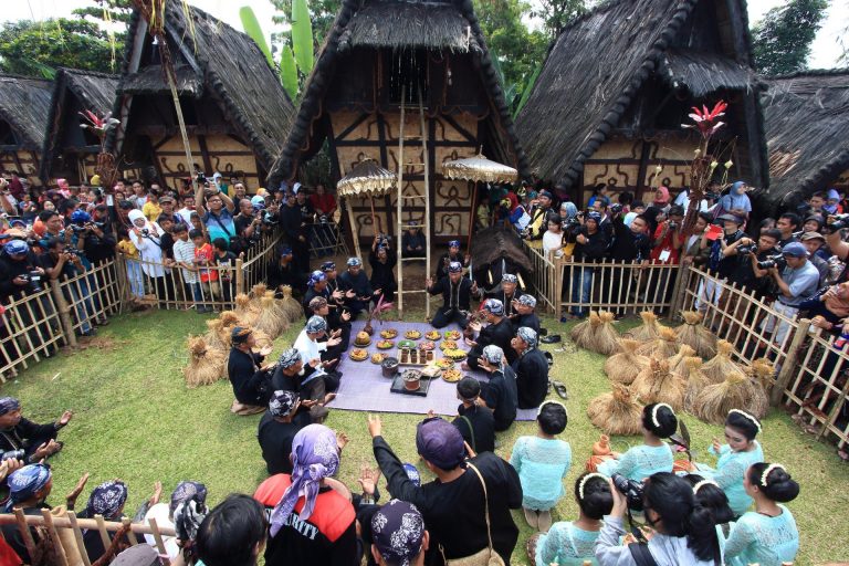 Seren Taun, Harmoni Angka 18 dan 22
