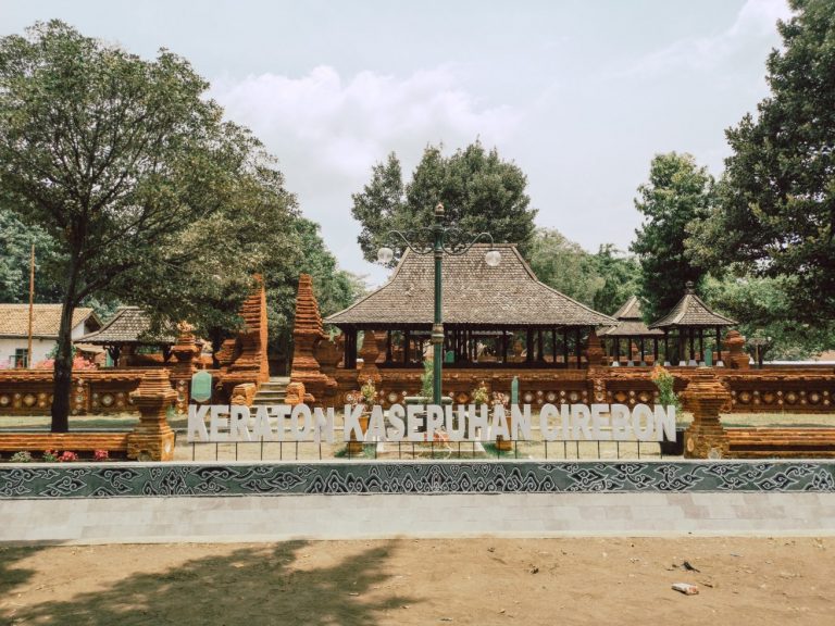 Keraton Cirebon dan Jejak Raja 1 Dari Wali Sanga