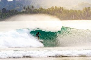 Untaian 213 pulau eksotik di mentawai dengan pasir putih dan tarian ombak.