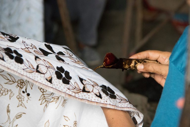 Batik Cirebon Tumbuh Dalam 2 Versi