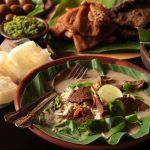 Nasi Pindang Kudus menggunakan daging kerbau.