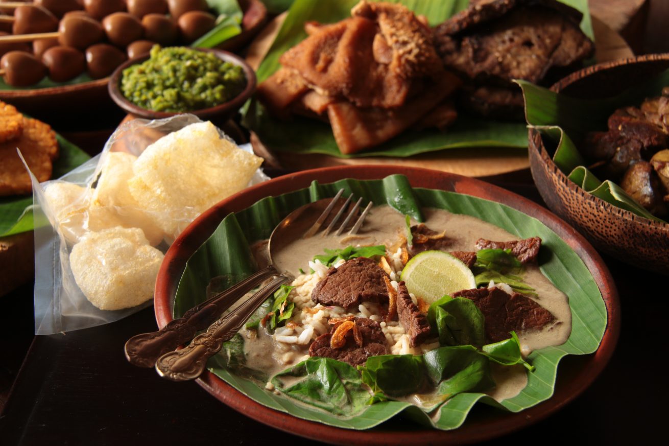 Nasi Pindang Kudus menggunakan daging kerbau.