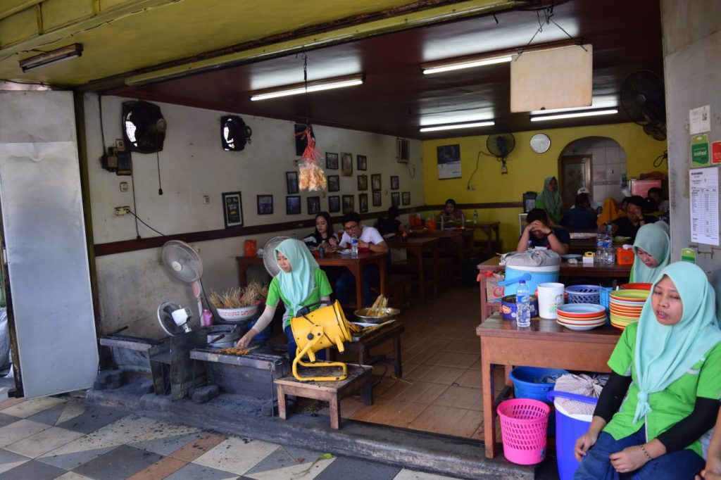 Sate Klopo Surabaya,  Legenda Sejak 1945