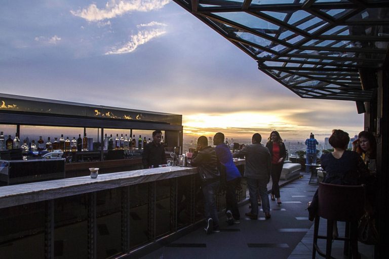 Sensasi Langit Jakarta Dari Pencakar Langit Lantai 49