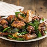 5 surga sajian kuliner Indonesia, salah satunya adalah Nangroe Aceh Darusalam. Ada banyak pilihan di sini, salah satu yang terkanal adalah ayam tangkap.