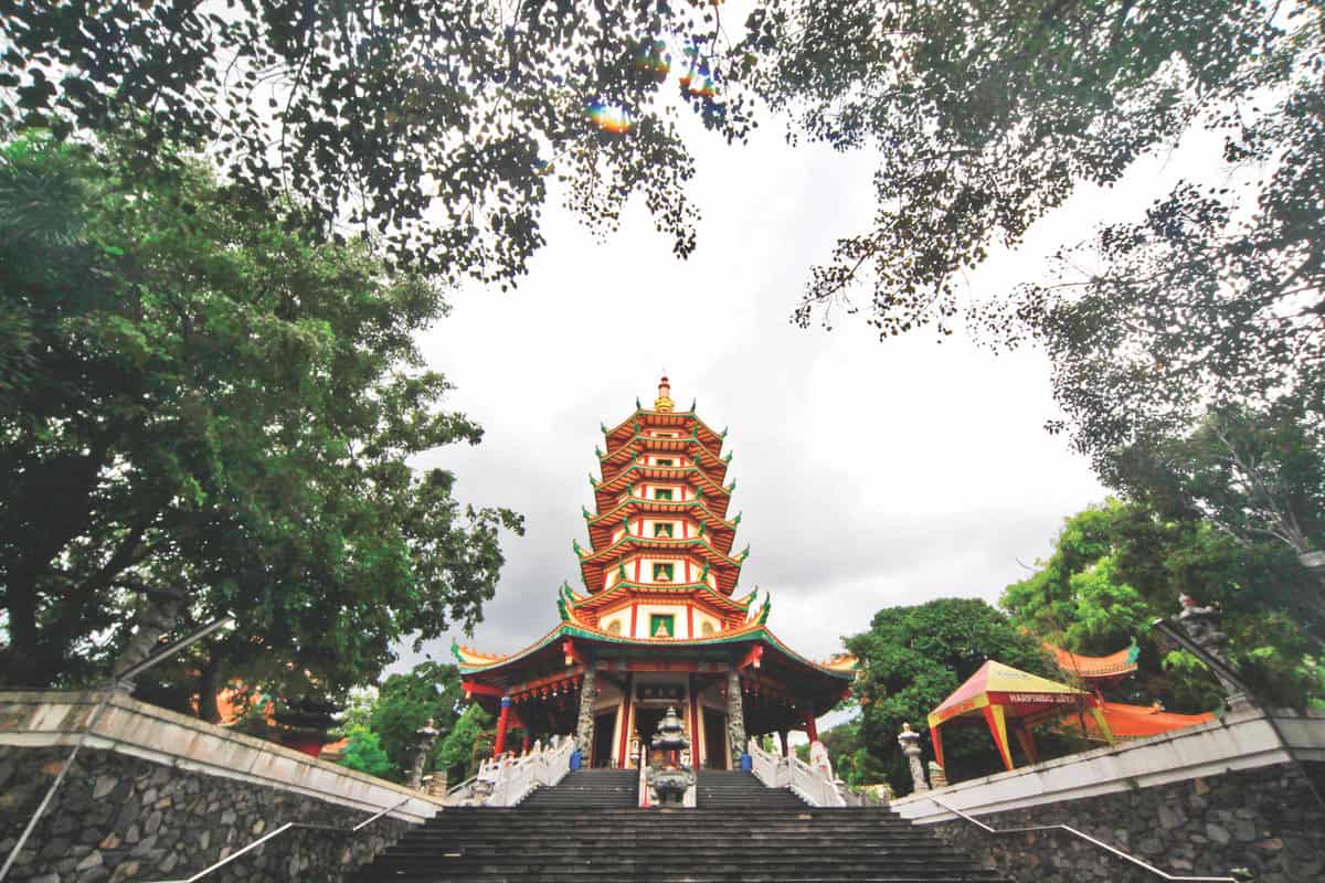 Pesona Bodhi dan Pagoda Setinggi 45 Meter di Watugong, Semarang