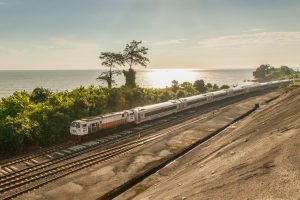 Wisata Sekitar Jalur Kereta, 6 Pilihannya 6 wisata sekitar jalur kereta belum popular di Indonesia, saatnya mengenalkan ke publik.