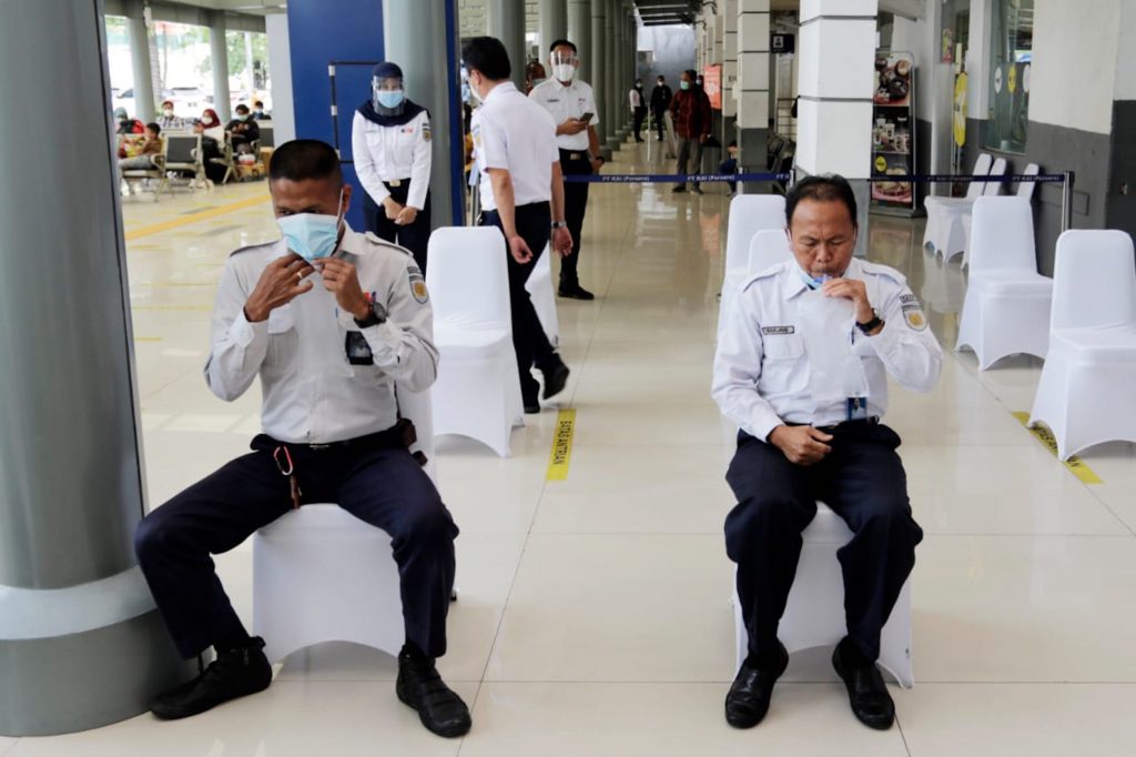 Tes GeNose Diberlakukan Di Bandara Mulai 1 April 3 Tes Genose diberlakukan di bandara mulai 1 April 2021, setelah sebelumnya diberlkukan bagi penumpang kereta api jarak jauh.