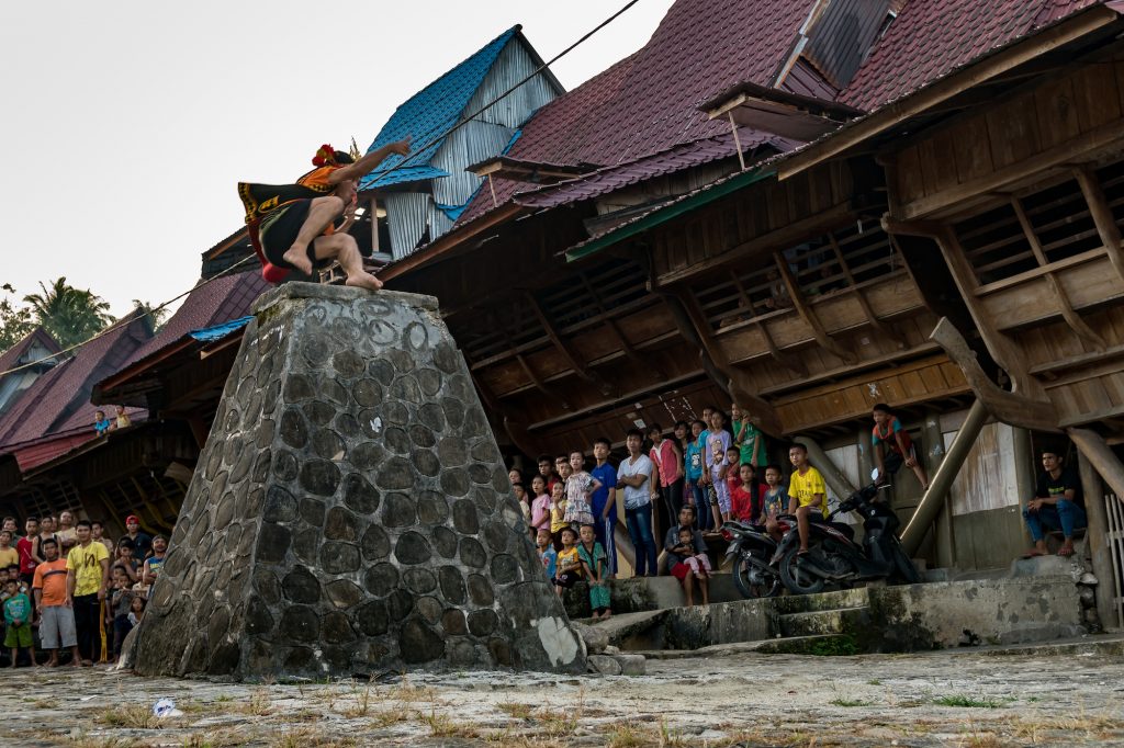 Hombo Batu Nias, Aura Tradisi 400 Tahun Silam