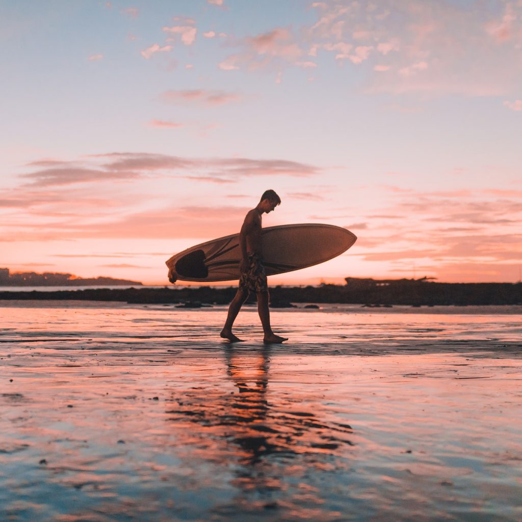 Pulau Pisang Lampung punya banyak potensi wisata, di antaranya surfing.