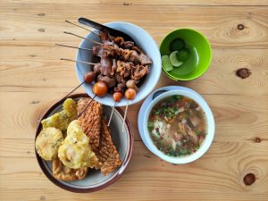 Liburan di musim hujan saat nya menikmati kuliner khas yang lenih nikmat disanpat saat hujan turun.
