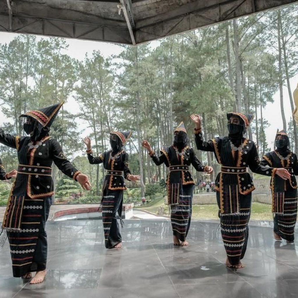 Presiden Jokowi Apresiasi Aplikasi JP Hub 3 Presiden Jokowi apresiasi aplikasi JP Hub sebagai upaya mendorong promosi Danau Toba sebagai super destinasi unggulan.