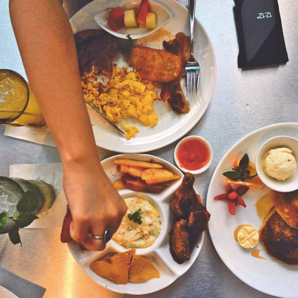 Sarapan Enak di Locale 24 Diner & Bar 2 sarapan enak di locale 24 diner & bar bisa menjadi alternatif segar jika bosen dengan kedai-kedai makanan capat saji,