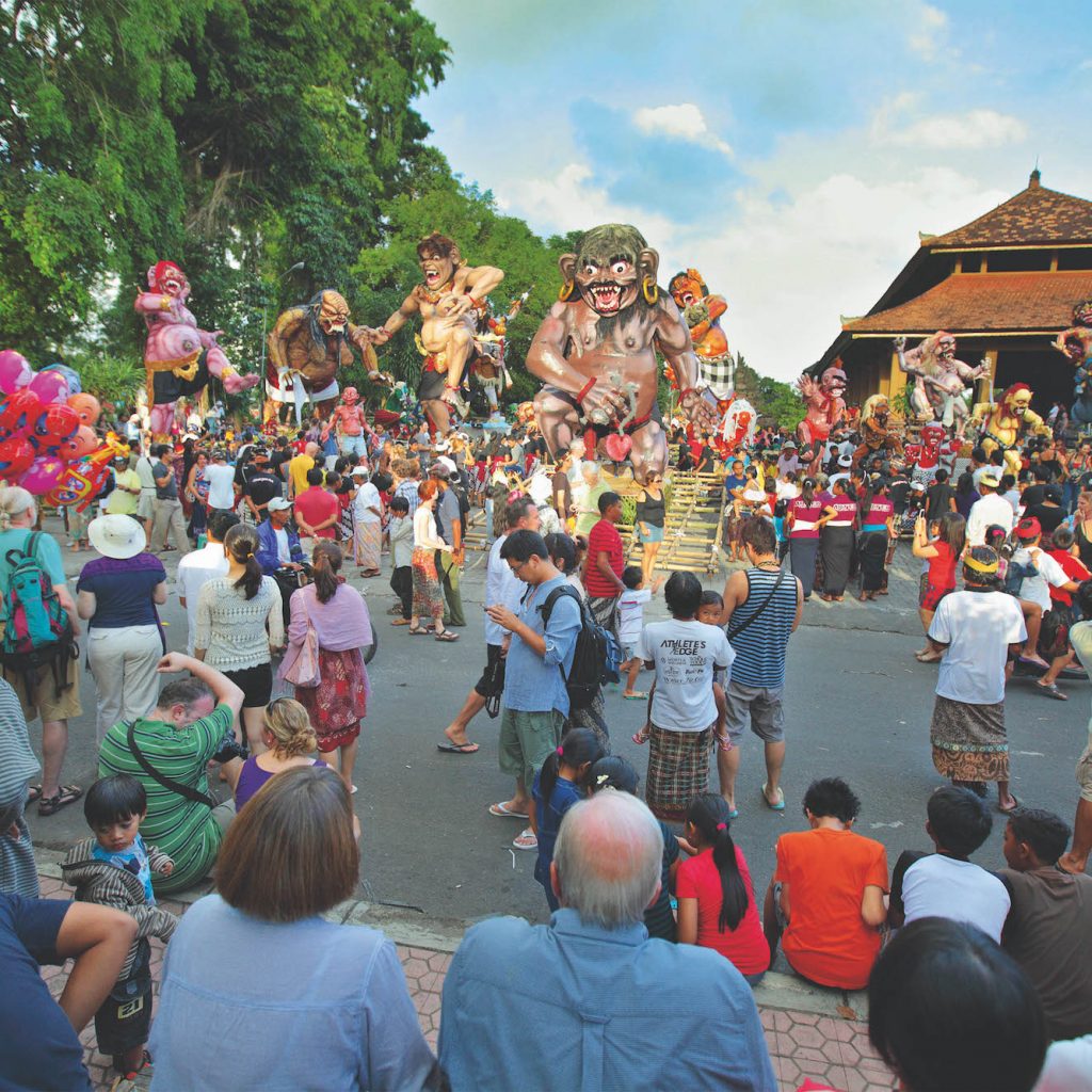 Ogoh-ogoh merupakan simbolisasi menjauhkan hal-hal yang buruk bagi masyarakat Bali.