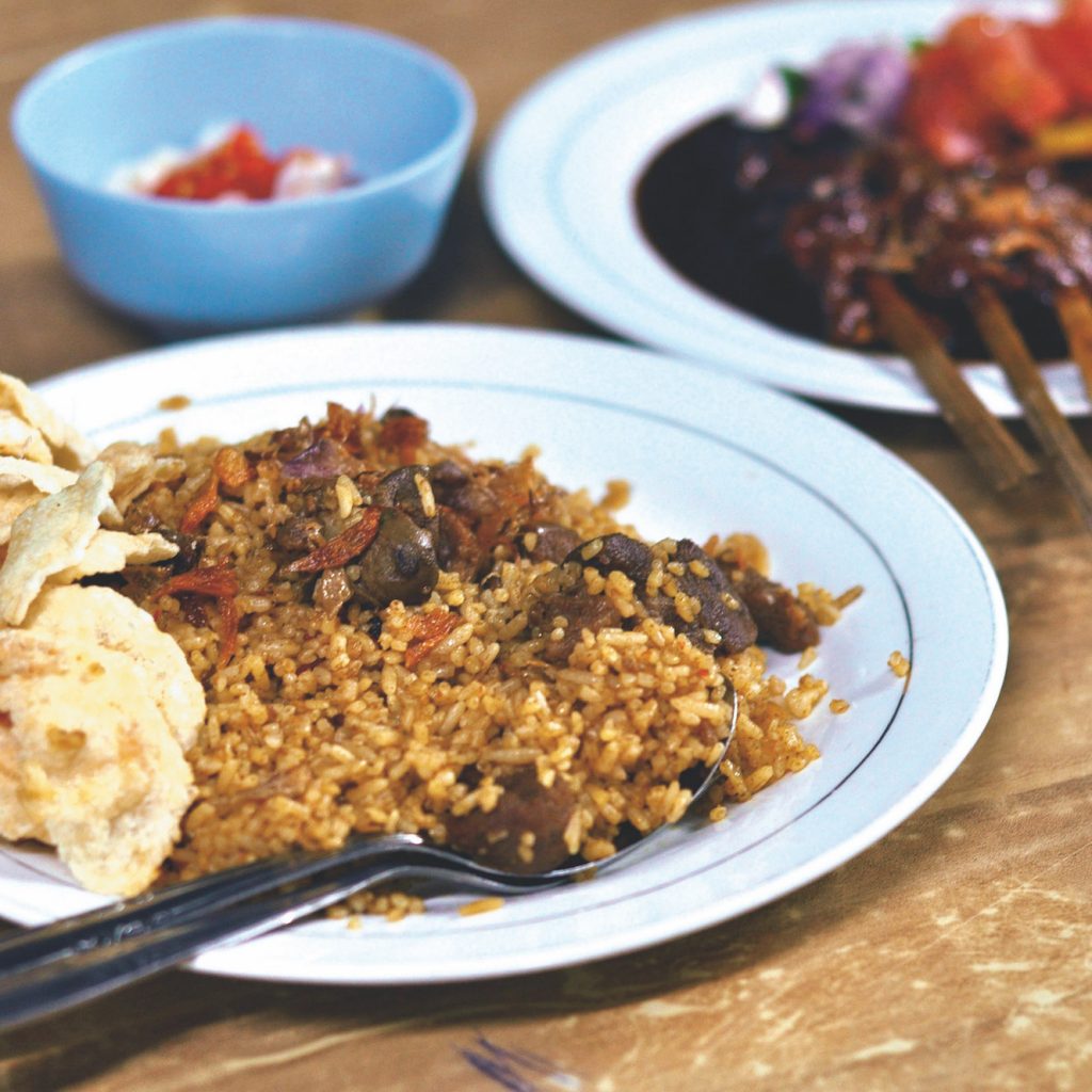 Nasi Goreng di Jakarta Selatan banyak ragamnya, dari yang kambing hingga yang seafood.