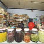 Oleh-oleh dari Cianjur ada bermacam-macam yang unik, salah satunya manisan buah.