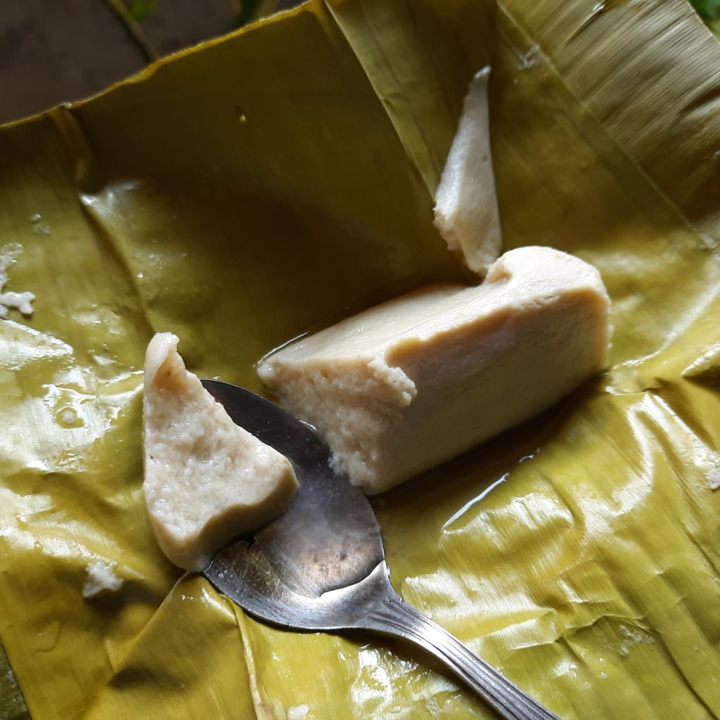 Serba Pisang di Makassar Ini 6 Yang Lezat 3 serba pisang di Makassar memperlihatkan bagaimana buah ini bisa menjelma menjadi camilan-camilan yang lezat.