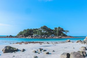 Bintan Pantai lagoi shutterstock