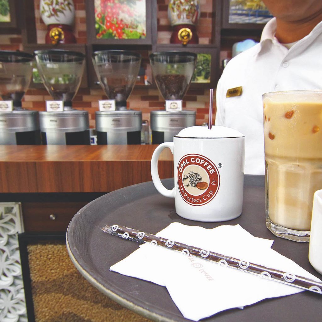 Oleh-oleh dari Medan ada yang berasal dari olehan perkebunan, di antaranya kopi.