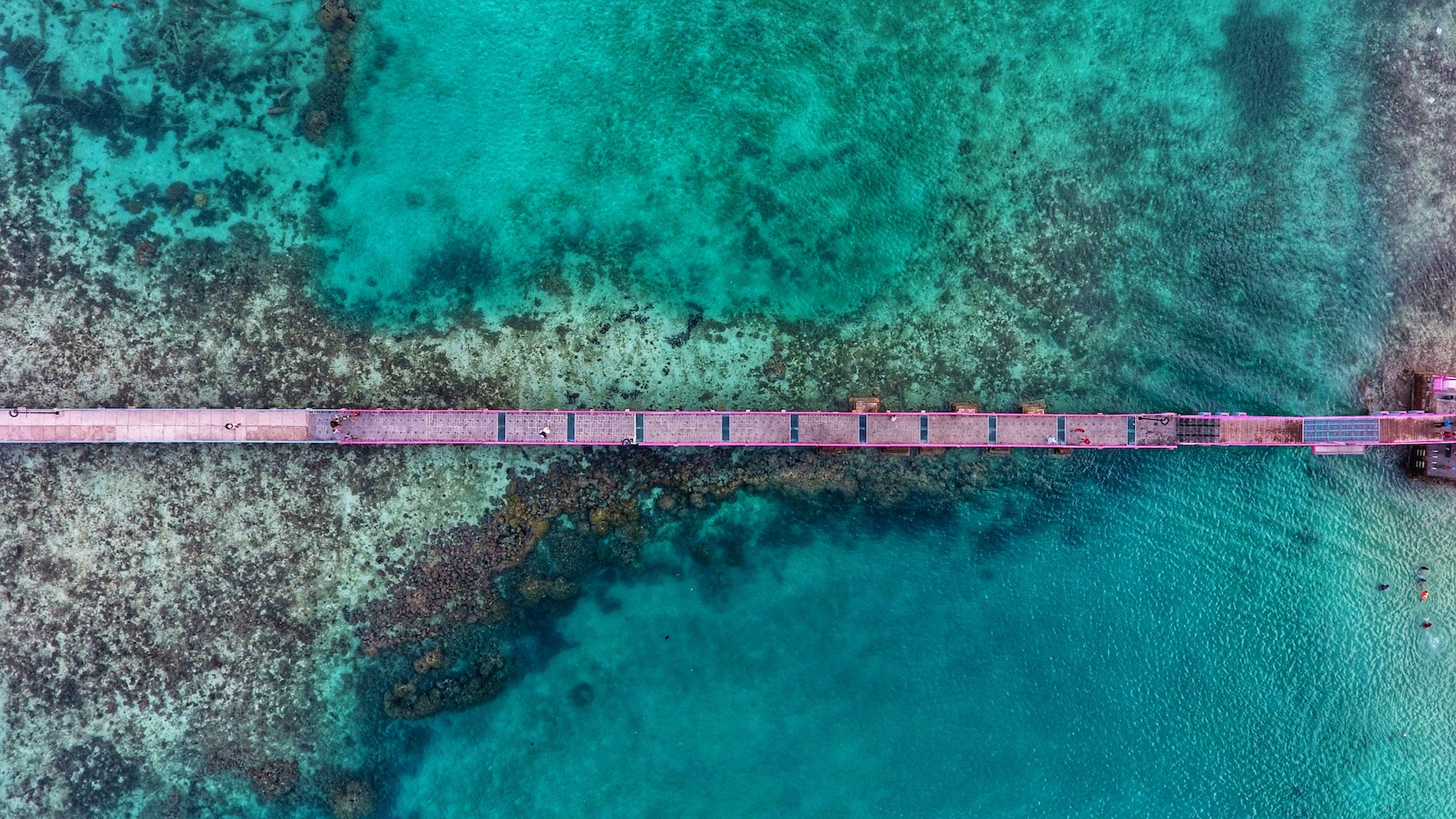 Wisata bahari ke kepulauan seribu menjadi pilihan ketika tak mungkin pergi terlalu jauh.