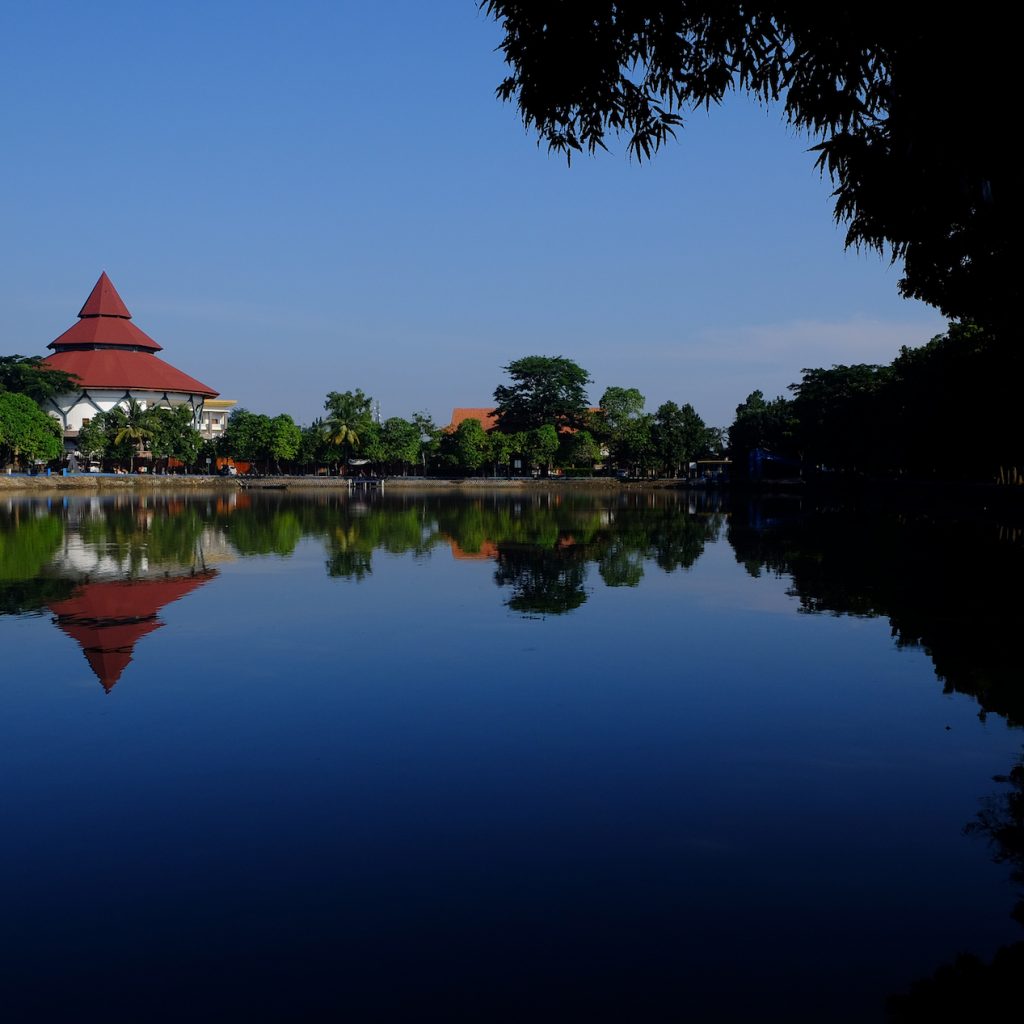 Jalan-jalan asyik di Jakarta tak lengkap jika tak mengunjungi Setu Babakan untuk belajar tentang budaya Betawi.