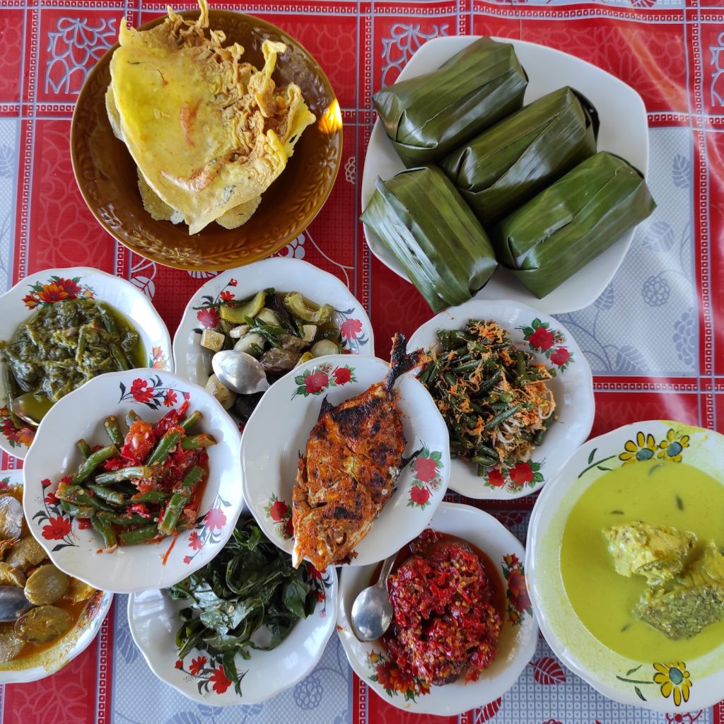 masakan Pariaman lebih dikenal sebagai masakan Padang.
