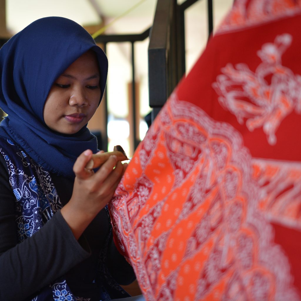 Batik Betawi mulai diproduksi sejak tahun 1960-an dan bertahan hingga kini.