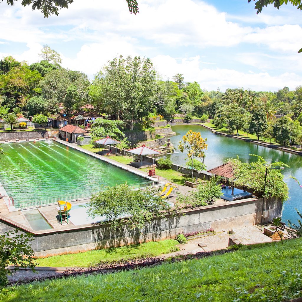 Taman Narmada Lombok, sebuah taman yang dibangun oleh Raja Karangasem Lombok pada 1727.