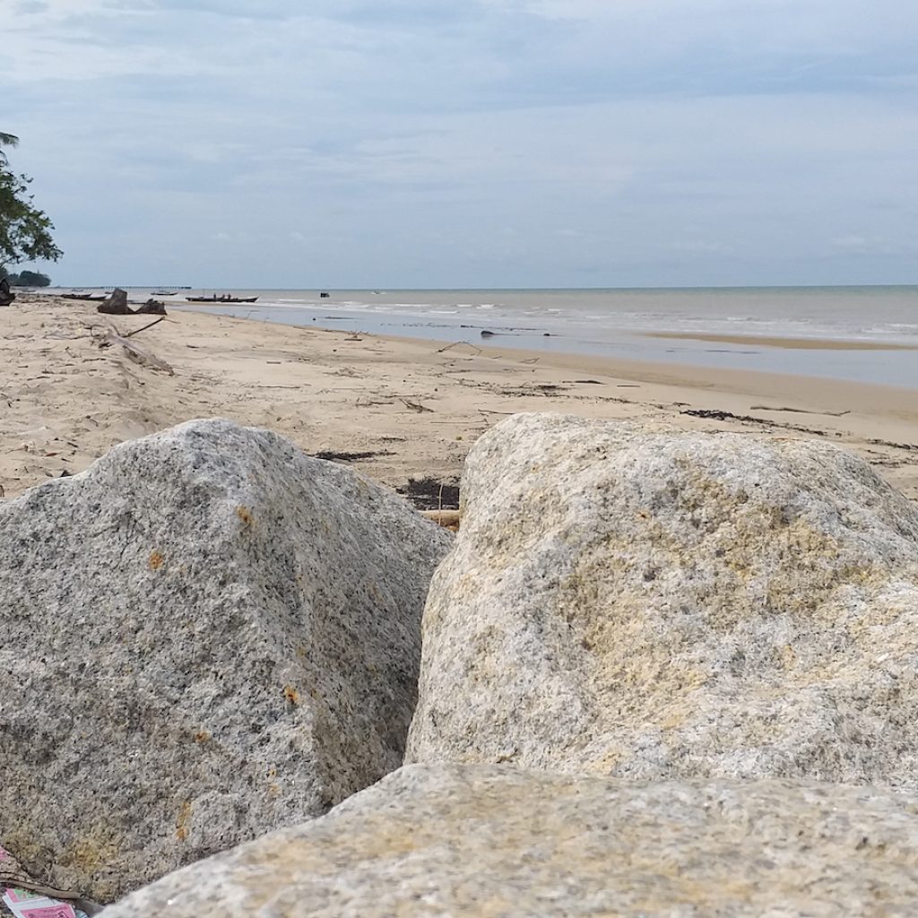 bengkalis dan rupat menyimpan keindahan yang masih tersembunyi, misalnya pantai berpasir putih sepanjang 13 kilometer