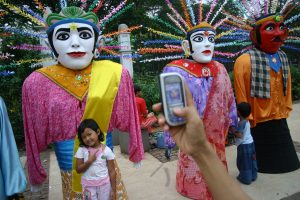 Batik Betawi sudah ada sejak lama, namun memang kalah popular dengan saudaranya dari daerah lain.