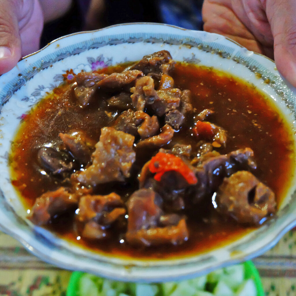 Kuliner Yogyakarta tak cuma gudeg, tapi juga entok yang pedas menyengat.