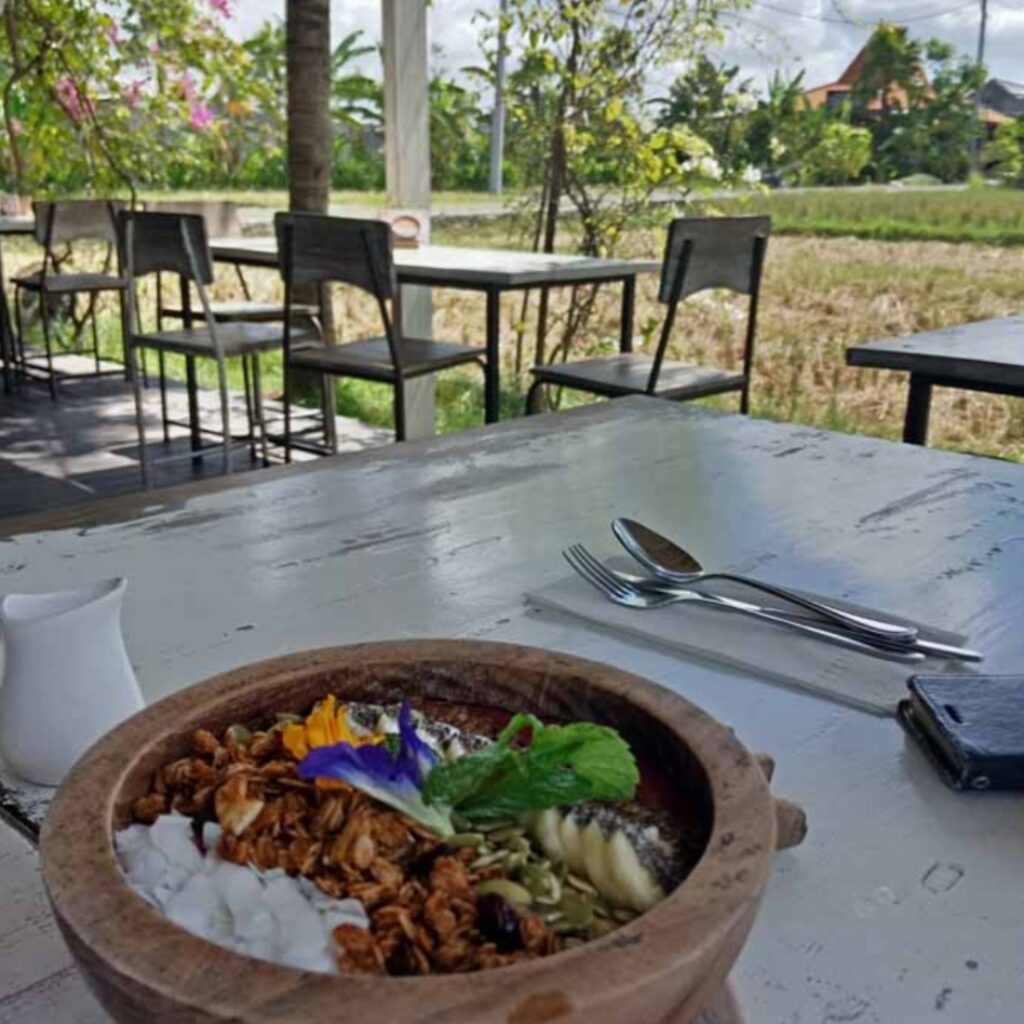 Brunch Saat di Bali, 5 Yang Menggoda 6 Brunch saat di Bali bisa memilih tempat yang terbuka seperti di Nook.