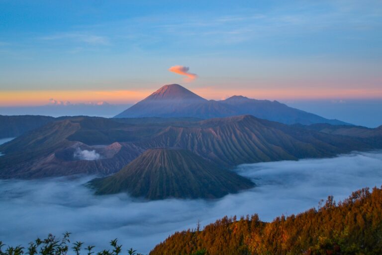 Mengejar Awan Mahameru di Atas 3676 Meter