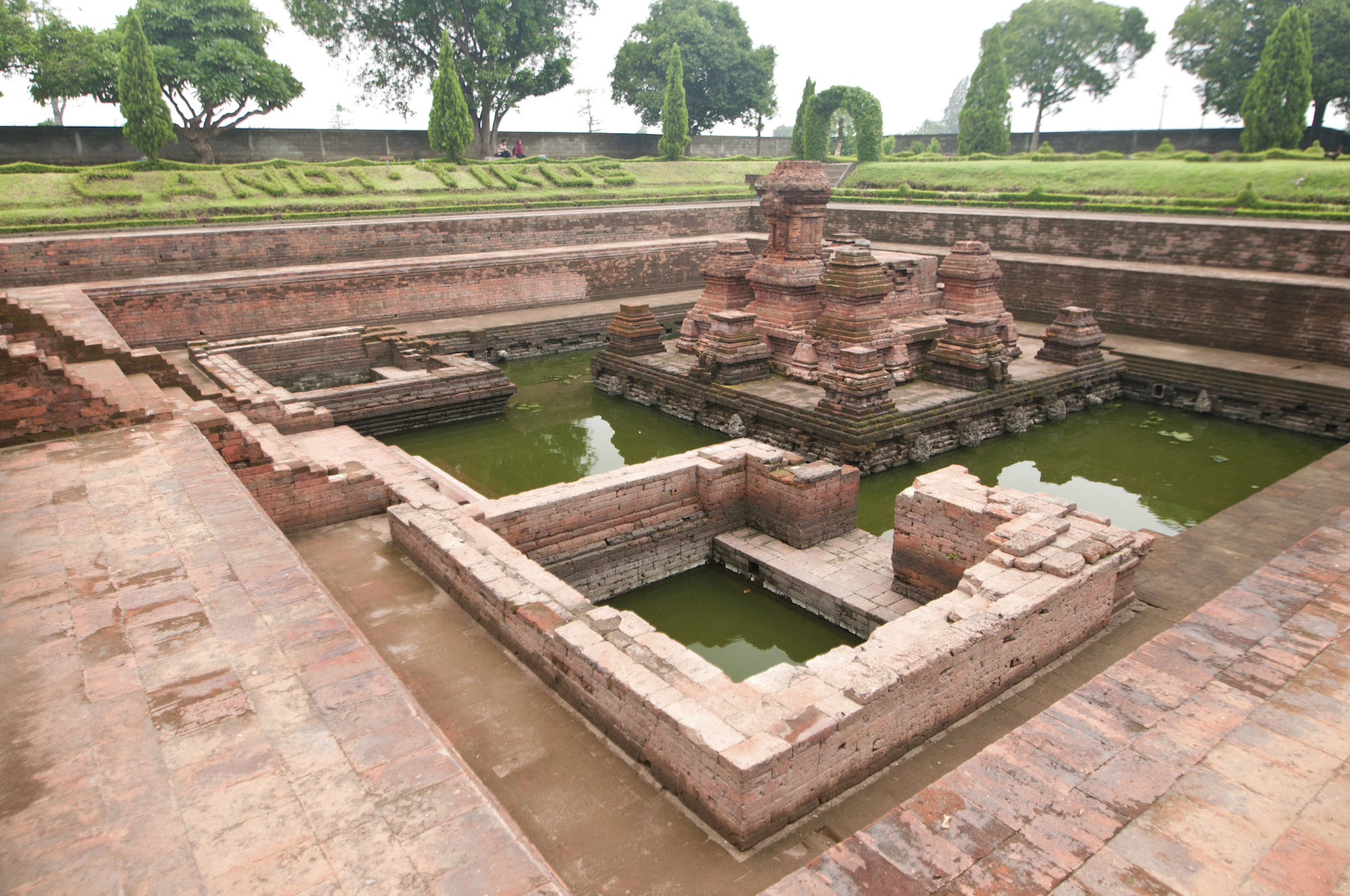 Situs Trowulan merupakan jejak Kerajaan Majapahit dari abad 14