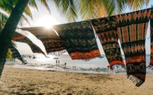 Ikat Prailiu tenun khas Sumba yang selembarnya ditenun hingga 6 bulan.