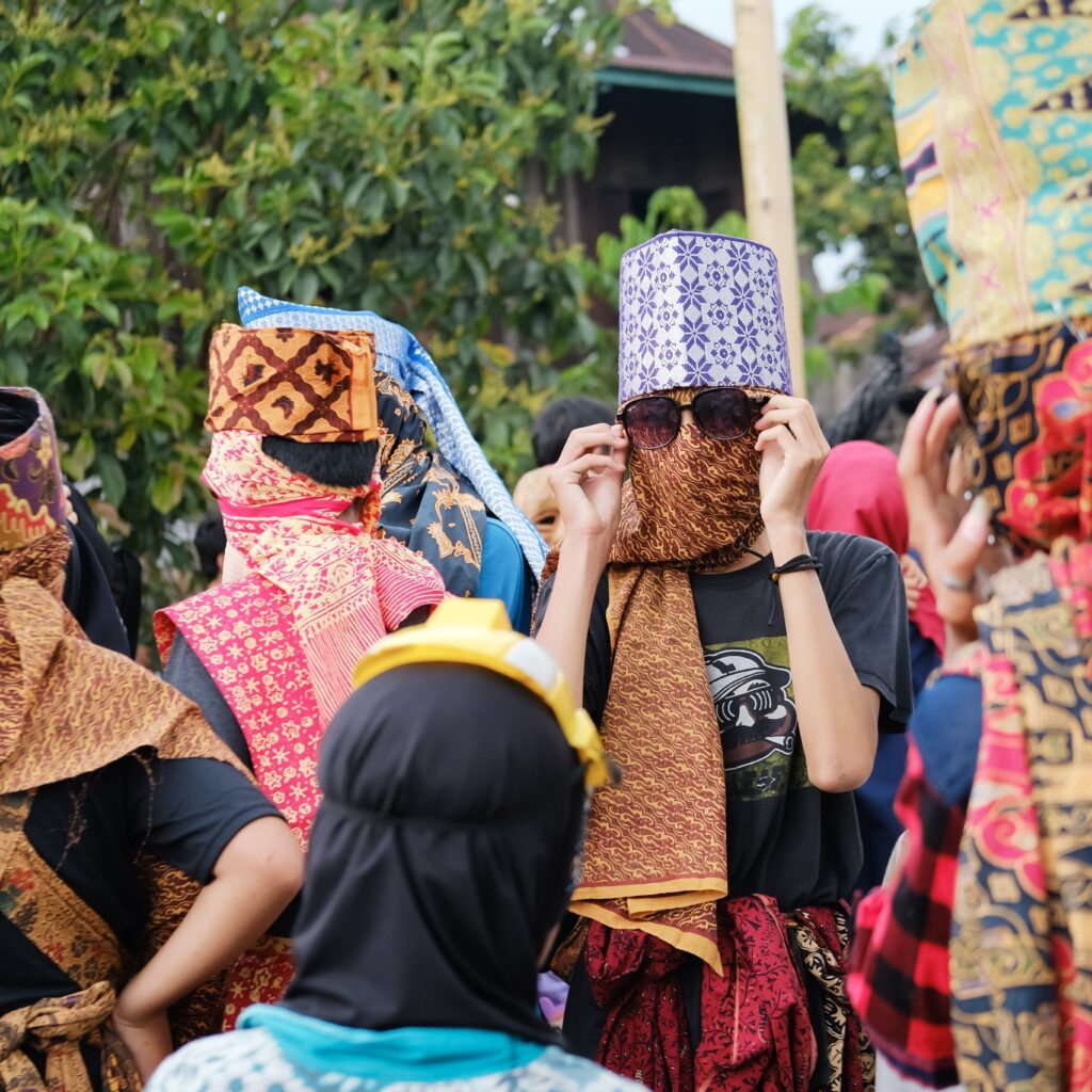 Pesta Sakura adalah tradisi merayakan Idul Fitri atau Syawalan di Lampung Barat.