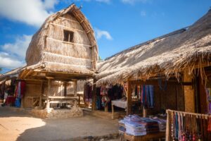 Dola ke Lombok harus main ke rumah adat Sasak.