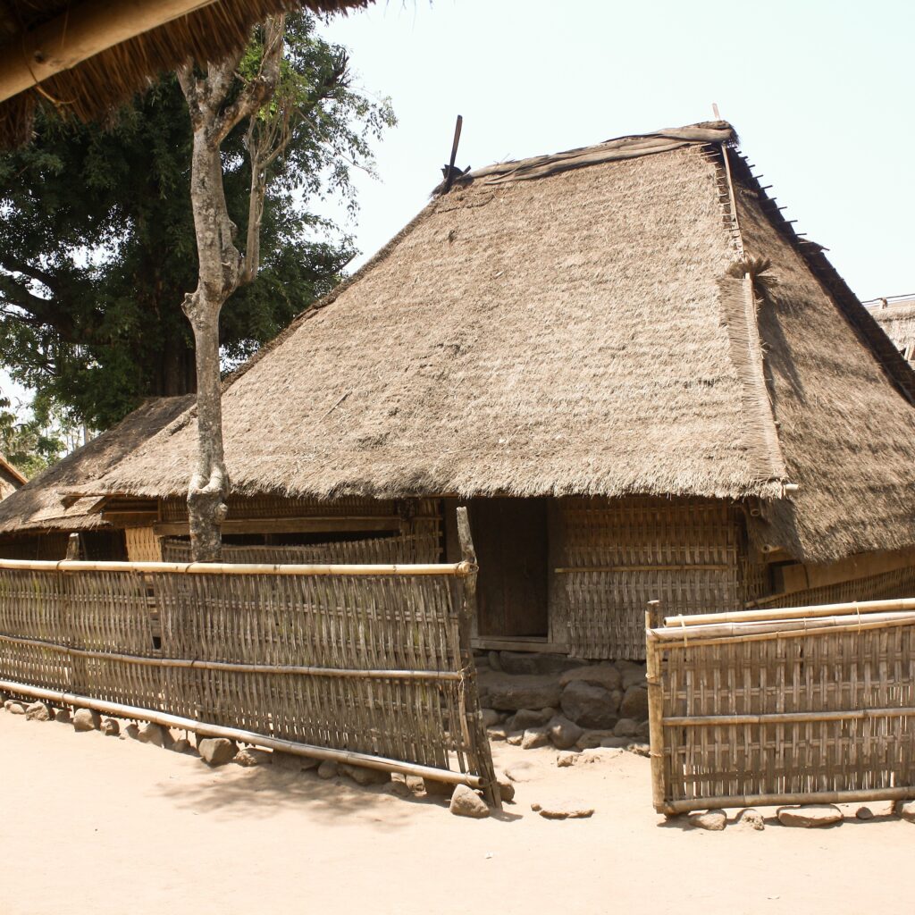 Keunikan rumah adat Sasak memiliki makna setiap detailnya.