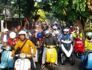 Ber-vespa semakin digemari para pecinta roda dua.