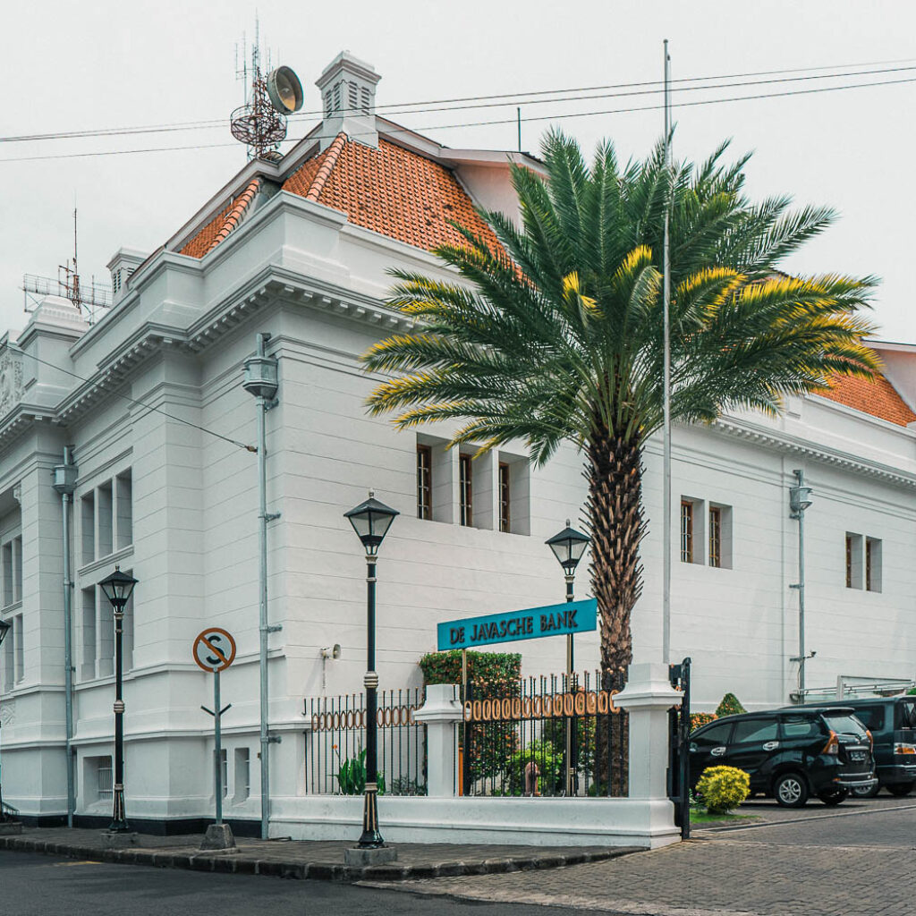 De Javsche Bank di Surabaya menjadi saksi perjalanan perbankan dan keuangan di Indonesia.