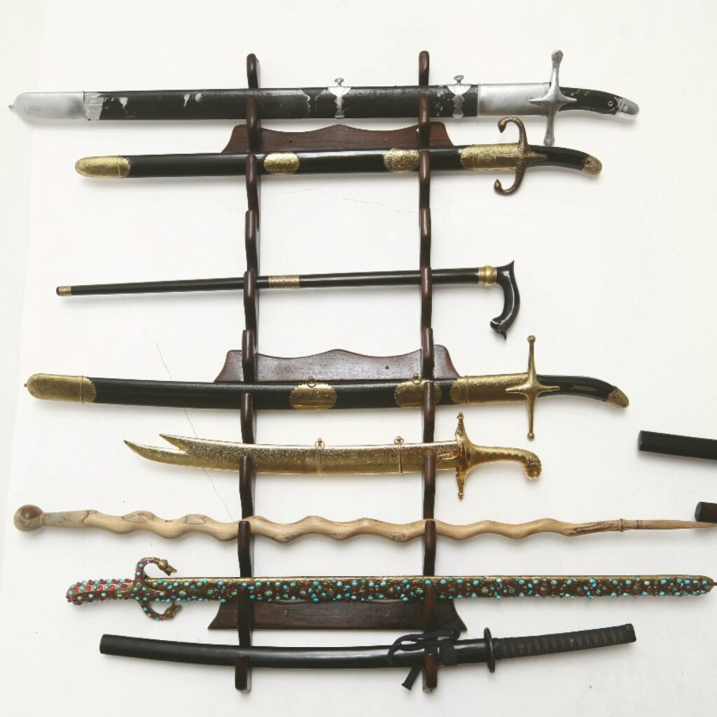 Pedang-pedang indah Cibatu, SUkabumi, dipesan untuk kecintaan pada keindahan, bukan kekerasan,