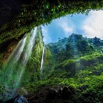 Air Terjun Madakaripura di Probolinggo merupakan air terjun tertinggi ke dua di Indonesia.