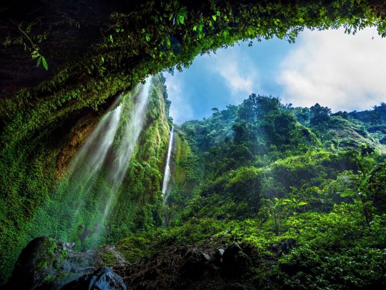 Air Terjun Madakaripura, Tebing 200 Meter