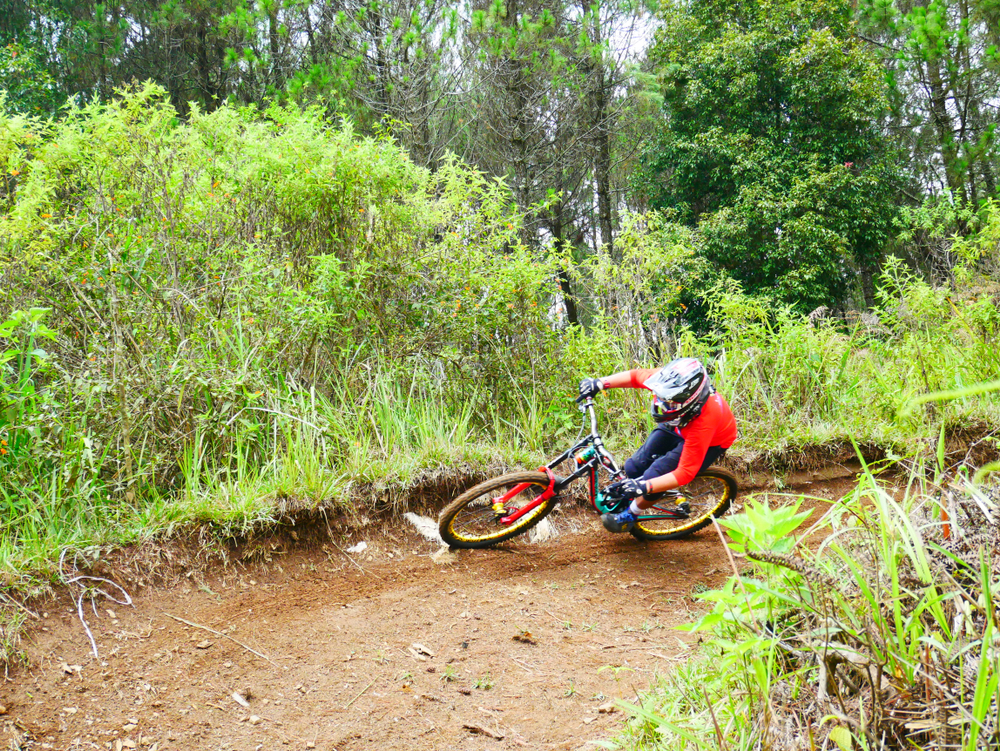8 spot mountain bike yang asyik di Indonesia beberapa pernah dipakai untuk kejuaraan nasional, bahkan internasional.