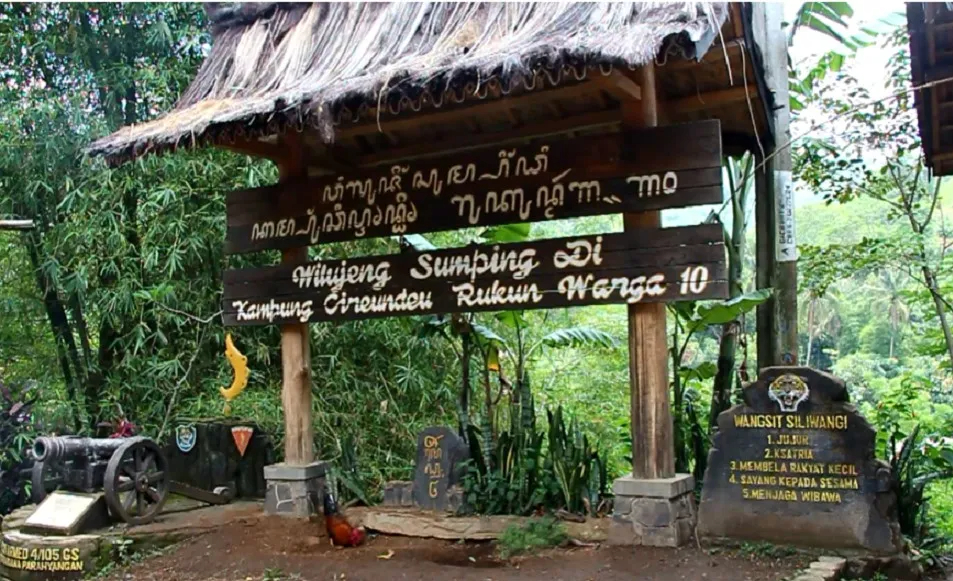 Kampung adat Cireundeu di Cimahi mempertahankan tradisi leluhur.