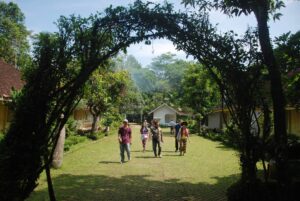 Kampung adat Pulo di Garut memiliki tradisi dan keunikan adat.