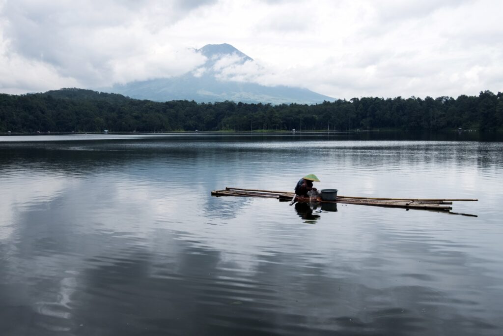 Pesona 3 Danau di Kaki Gunung Lemongan