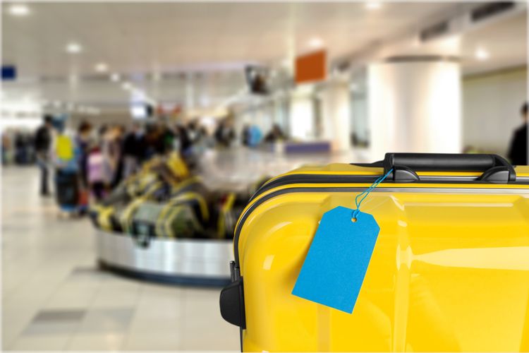 6 kiat mengelola bagasi di perjalanan salah satunya adalah memberi identitas pada koper kita.