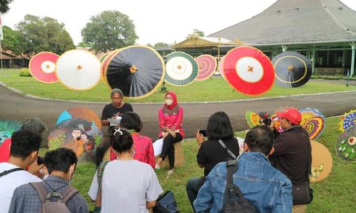 Festival Payung Indonesia 2022 mengambil tema the Kingdom and Umbrella.